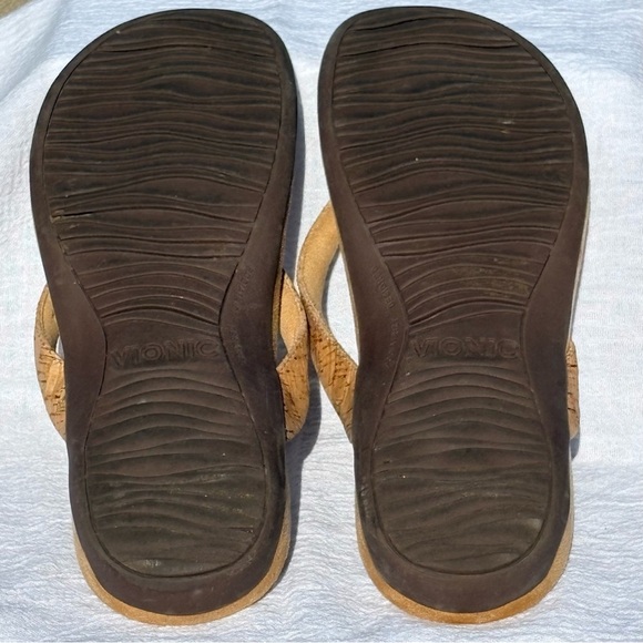 Vionic Mona Cork/Gold Flip Flops sz 9 Versatile
Quality Functional Lightweight - Picture 6 of 13
